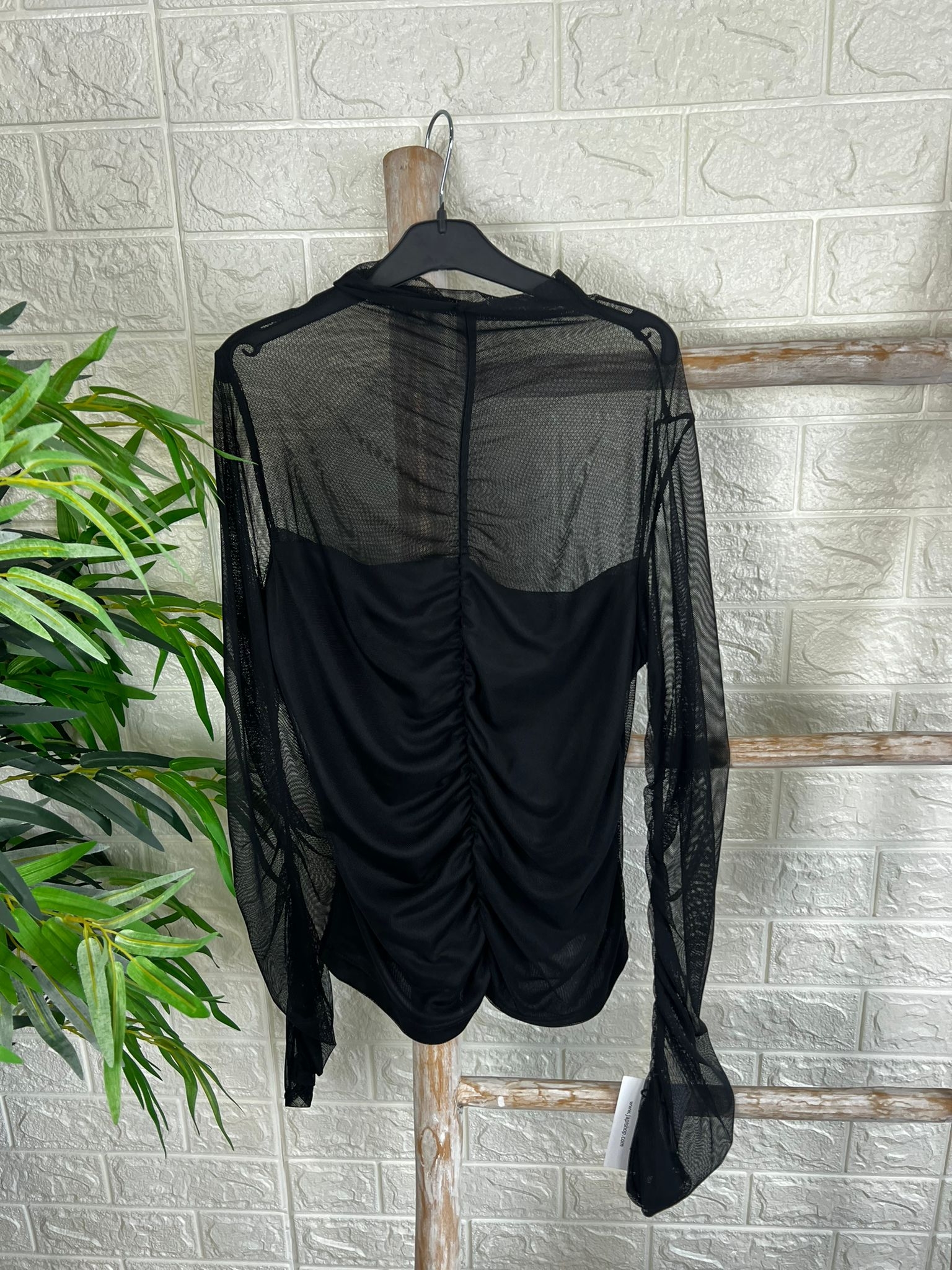 Camiseta de rejilla negra on sale