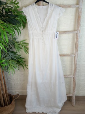 Vestido blanco largo escote pico