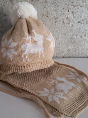 Gorro beige renos crudo y pompon + bufanda