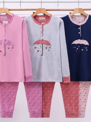 Pijama paraguas y corazones