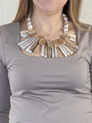 Collar corto nacar con dorado