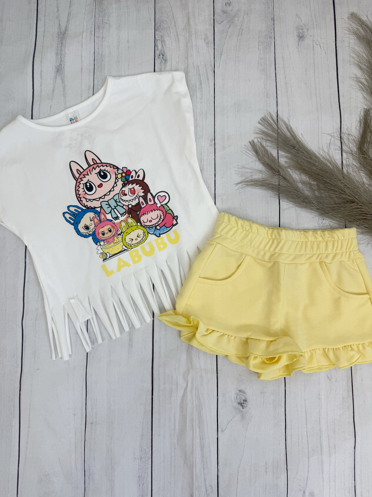 Conjunto Labubu amarillo 1