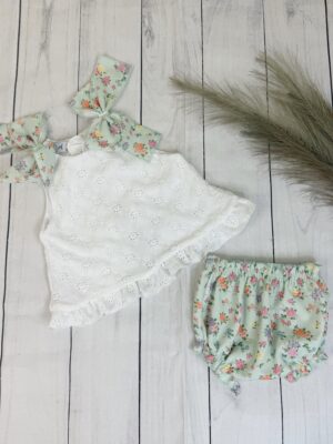 Conjunto blanco y verde flores de colores