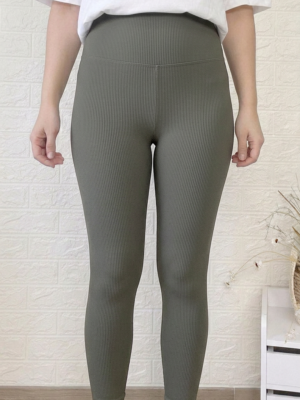 Leggins nagi kaki
