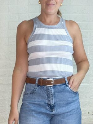 Top gregal gris y blanco